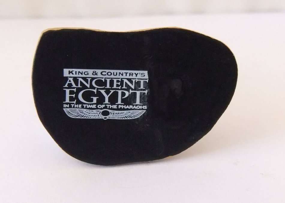 A GORGEOUS HAND PAINTED SOLID LEAD MODEL OF AN EGYPTIAN GODDESS PLAYING THE HARP BY KING & COUNTRY`S