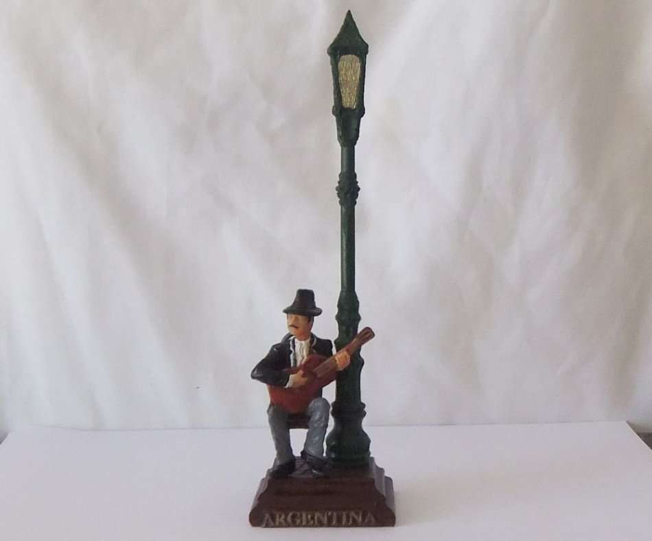 FROM ARGENTINA !! A VINTAGE HAND PAINTED RESIN FIGURE OF A GUITARIST RESTING AT A LAMP POST !! SWEET