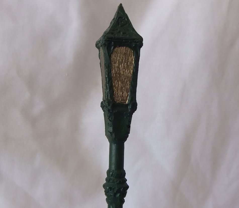 FROM ARGENTINA !! A VINTAGE HAND PAINTED RESIN FIGURE OF A GUITARIST RESTING AT A LAMP POST !! SWEET