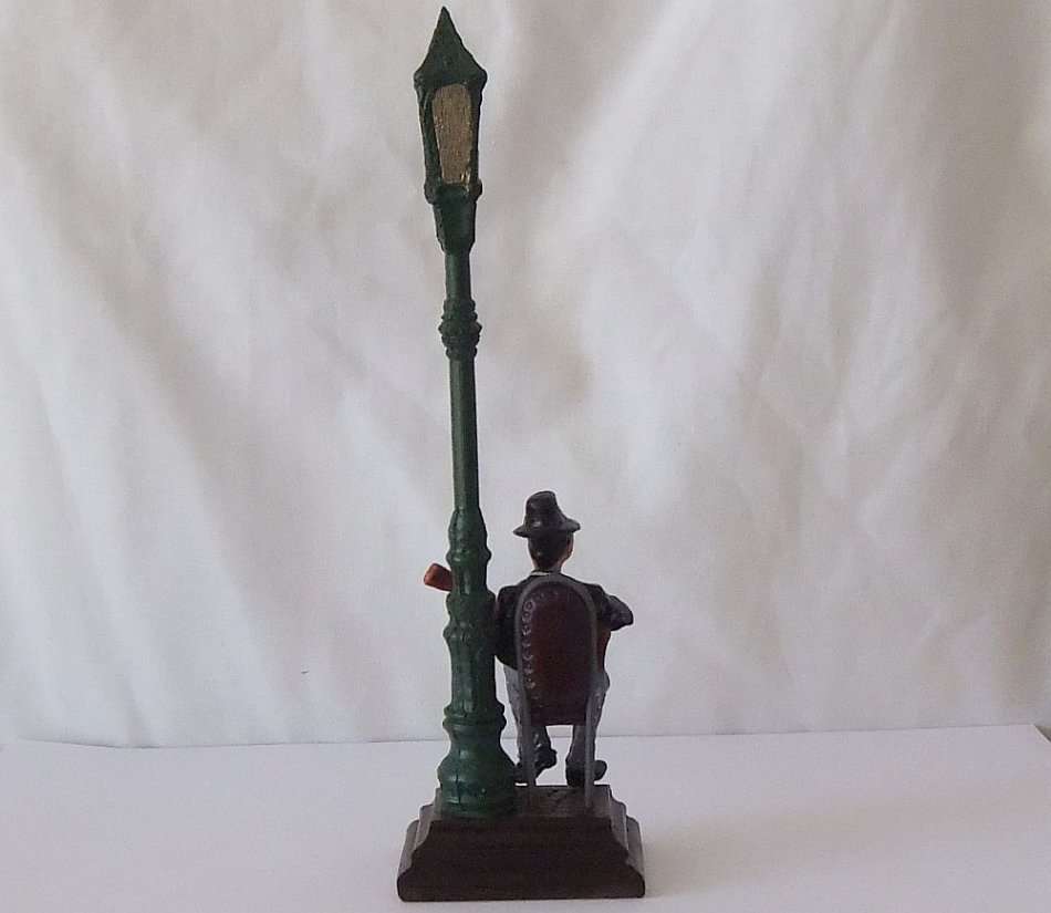 FROM ARGENTINA !! A VINTAGE HAND PAINTED RESIN FIGURE OF A GUITARIST RESTING AT A LAMP POST !! SWEET