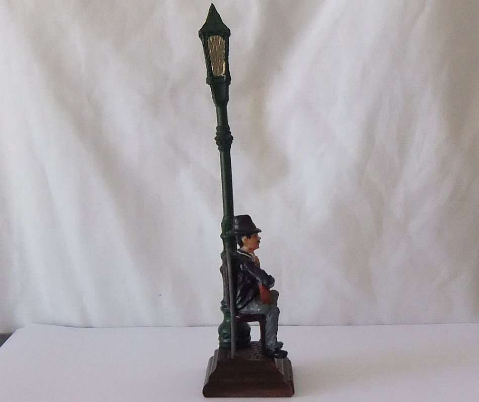 FROM ARGENTINA !! A VINTAGE HAND PAINTED RESIN FIGURE OF A GUITARIST RESTING AT A LAMP POST !! SWEET