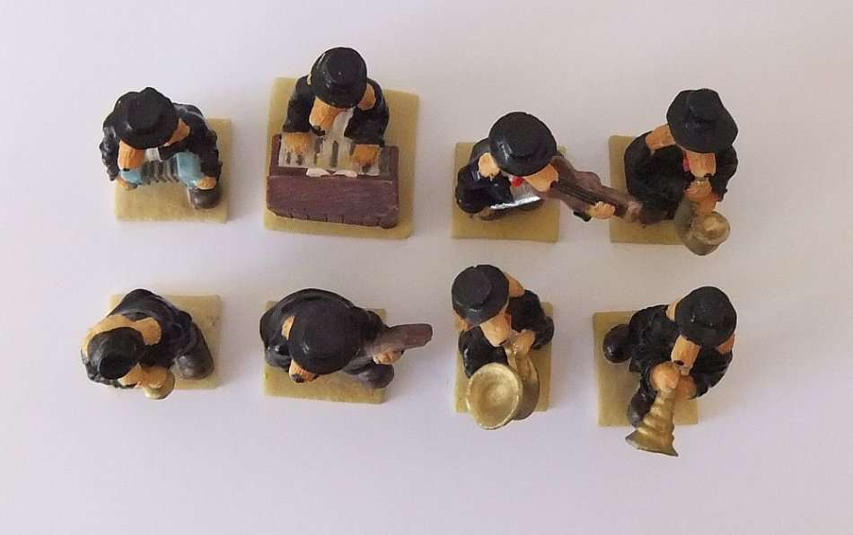 FOR K9 LOVERS !! A VERY CHARMING 8 PIECE RESIN COMPOSITE DOGGY BAND !! TOO SWEET !!