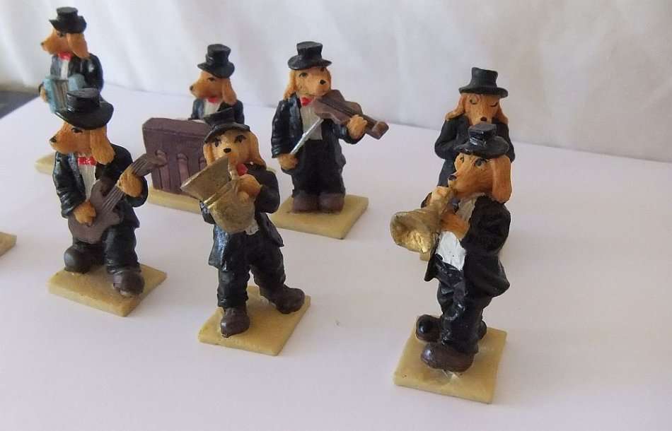 FOR K9 LOVERS !! A VERY CHARMING 8 PIECE RESIN COMPOSITE DOGGY BAND !! TOO SWEET !!