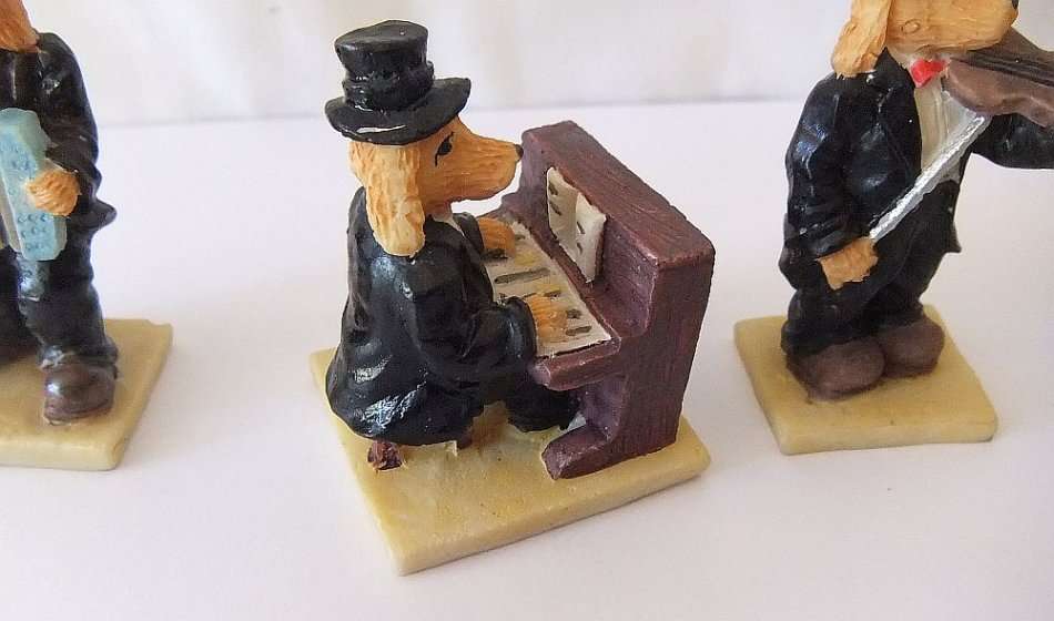 FOR K9 LOVERS !! A VERY CHARMING 8 PIECE RESIN COMPOSITE DOGGY BAND !! TOO SWEET !!