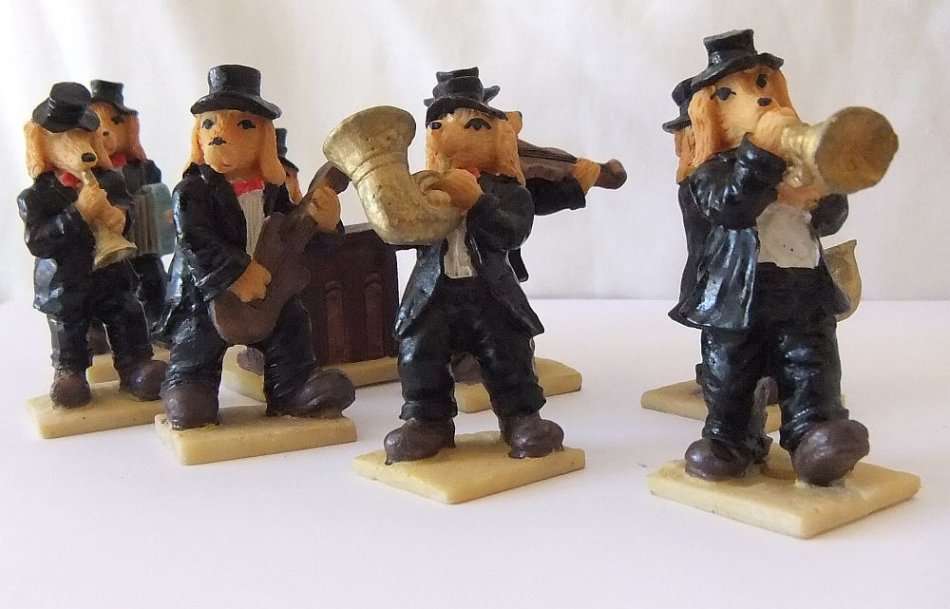 FOR K9 LOVERS !! A VERY CHARMING 8 PIECE RESIN COMPOSITE DOGGY BAND !! TOO SWEET !!