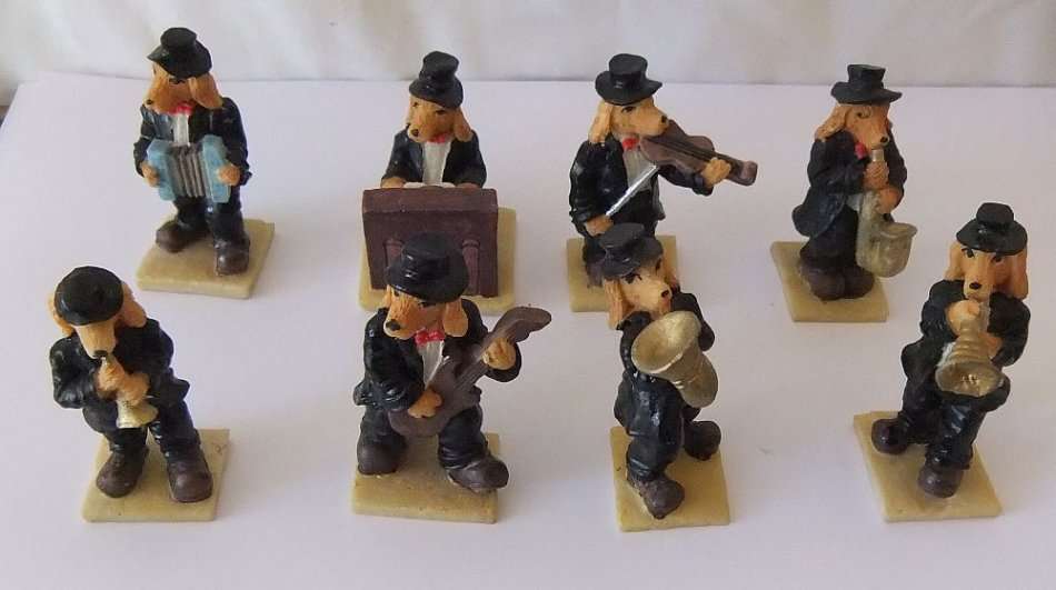 FOR K9 LOVERS !! A VERY CHARMING 8 PIECE RESIN COMPOSITE DOGGY BAND !! TOO SWEET !!