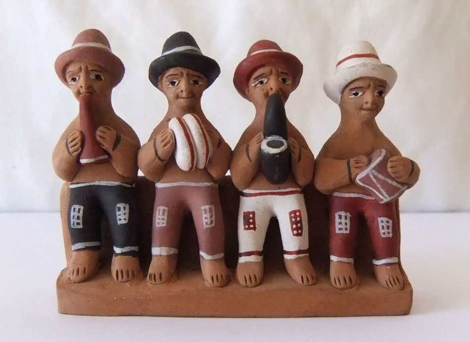 FOLK ART !! A CHARMING VINTAGE HAND PAINTED POTTERY GROUP OF MUSICIANS ORNAMENT !! FROM URUGUAY !!