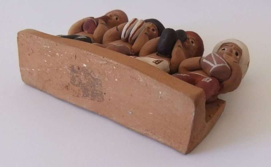 FOLK ART !! A CHARMING VINTAGE HAND PAINTED POTTERY GROUP OF MUSICIANS ORNAMENT !! FROM URUGUAY !!