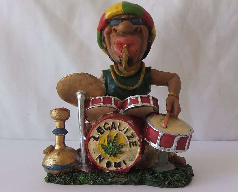 LEGALIZE IT,YE,YE, DONT CRITISIZE IT..A DOPE VINTAGE SOLID RESIN COMPOSITE FIGURE OF A RASTA DRUMMER