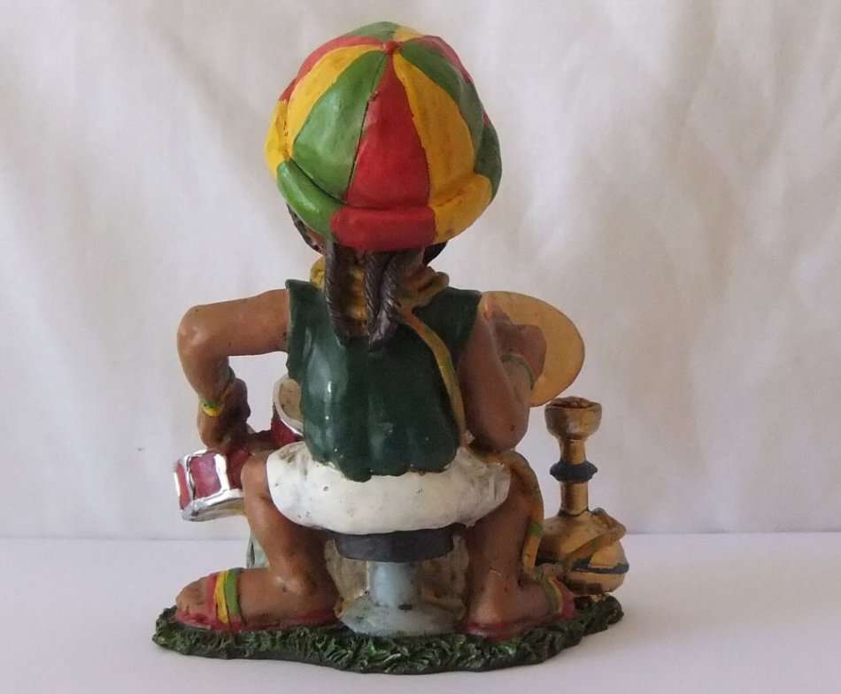 LEGALIZE IT,YE,YE, DONT CRITISIZE IT..A DOPE VINTAGE SOLID RESIN COMPOSITE FIGURE OF A RASTA DRUMMER