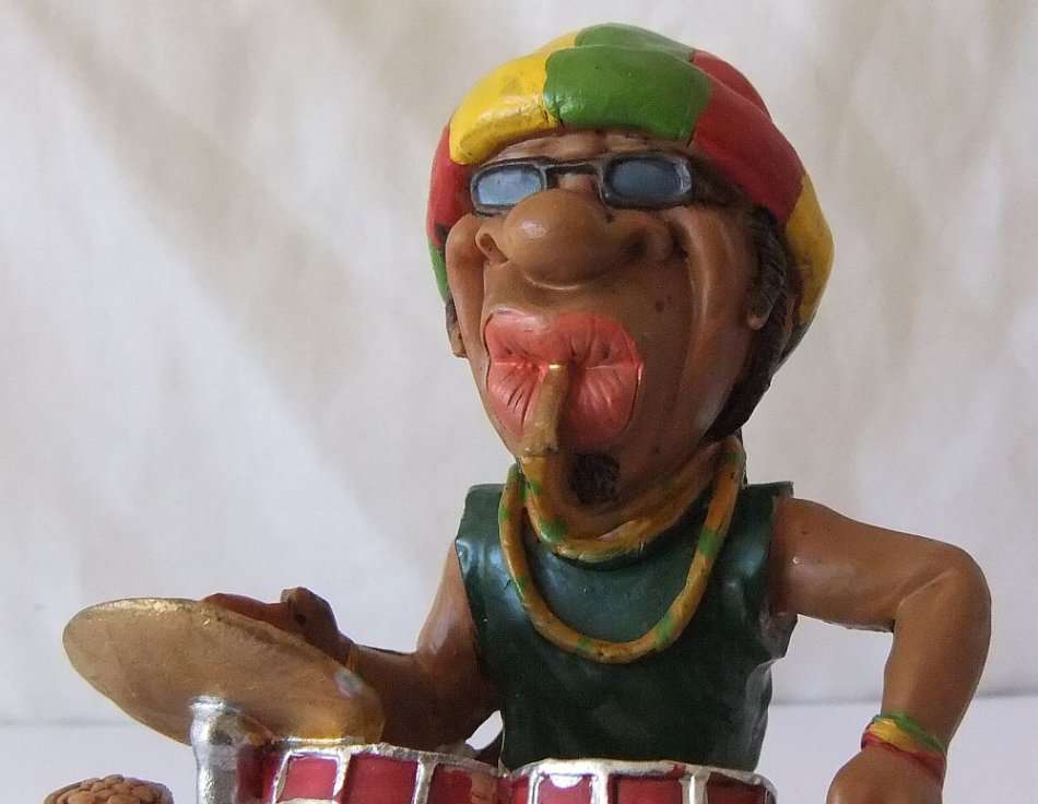 LEGALIZE IT,YE,YE, DONT CRITISIZE IT..A DOPE VINTAGE SOLID RESIN COMPOSITE FIGURE OF A RASTA DRUMMER
