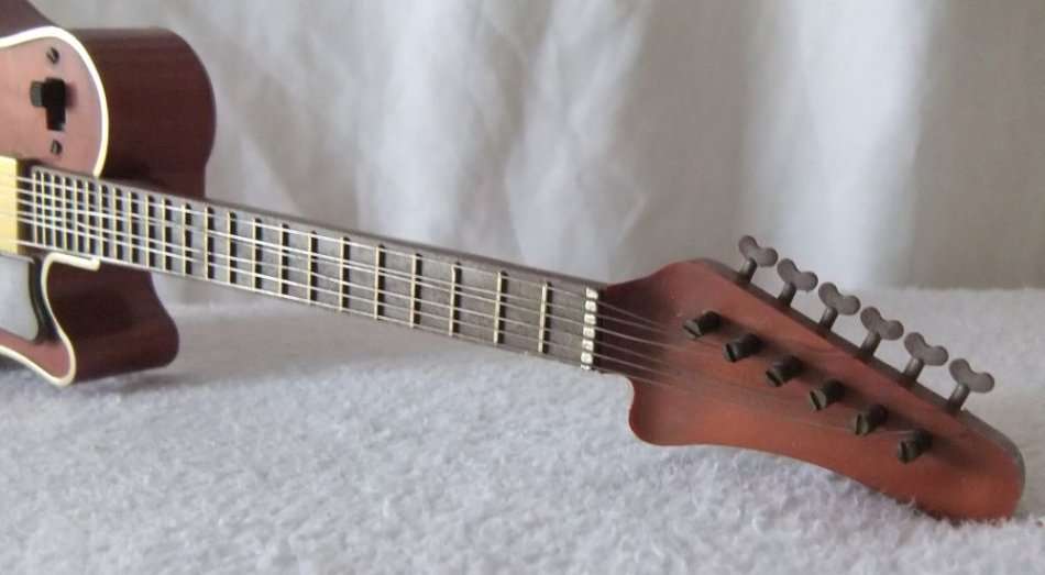 NOT JUST A INTRICATELY DETAILED MODEL OF AN ELECTRIC GUITAR !! ALSO A WORKING RADIO !! OH MY SOUL !!