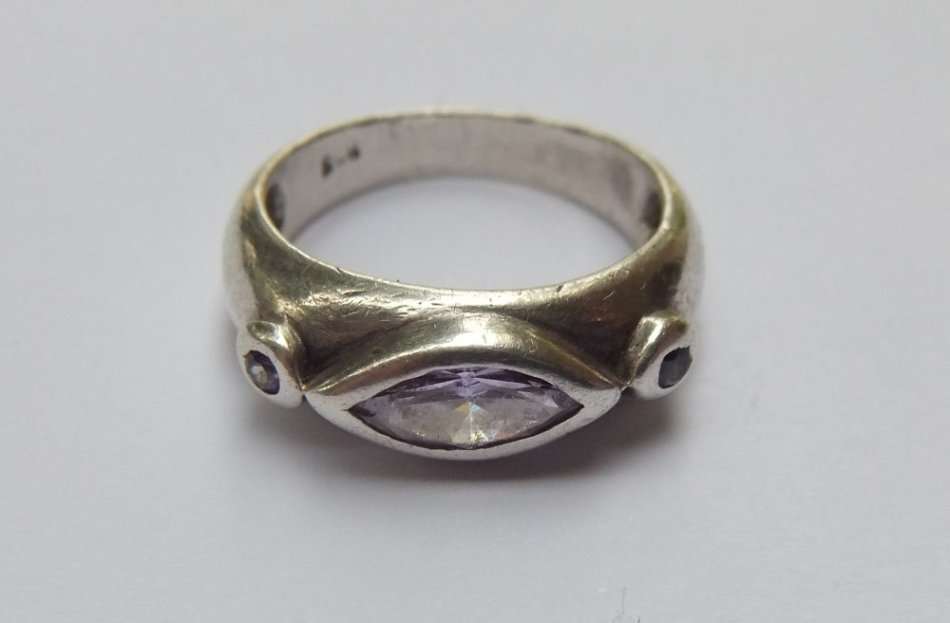 WOW !! A BEAUTIFUL SOLID STERLING SILVER RING SET WITH A FACETED PURPLE STONE AND TWO TINY STONES !!
