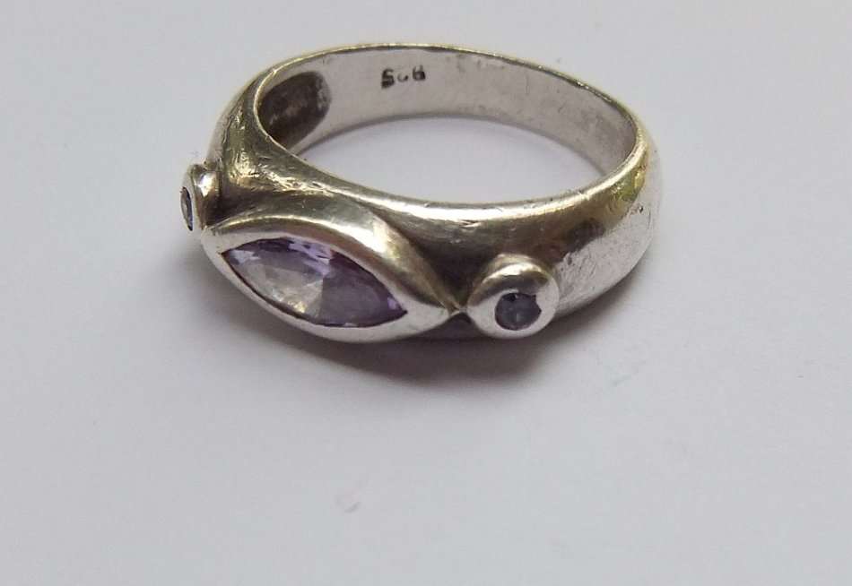 WOW !! A BEAUTIFUL SOLID STERLING SILVER RING SET WITH A FACETED PURPLE STONE AND TWO TINY STONES !!
