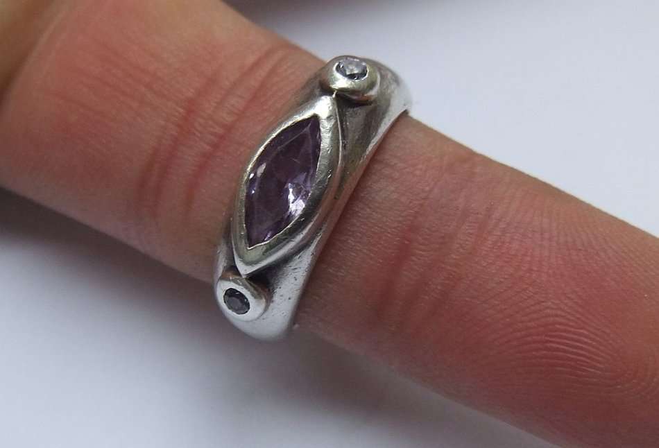 WOW !! A BEAUTIFUL SOLID STERLING SILVER RING SET WITH A FACETED PURPLE STONE AND TWO TINY STONES !!