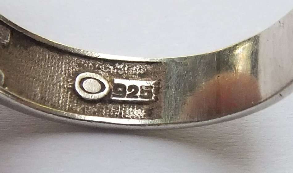 EXTRA BIG !! A MAGNIFICENT QUALITY SOLID STERLING SILVER DESIGNER RING SET WITH 3 FACETED STONES !!