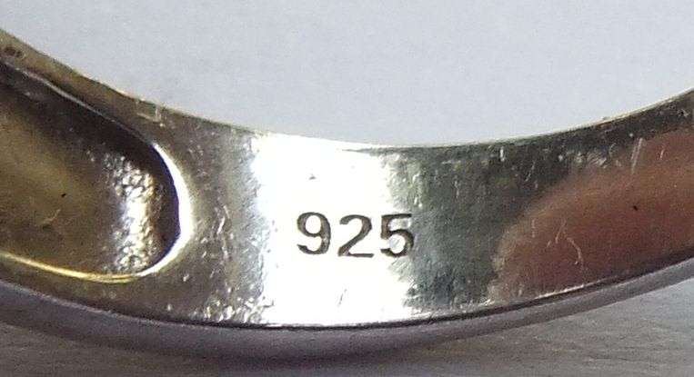 A STUNNING SOLID STERLING SILVER RING SET WITH OVER 40 FACETED CUBIC ZIRCONIAS !! GREAT CONDITION !!