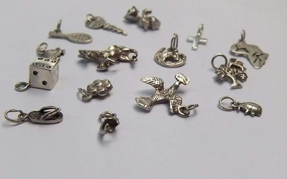 A FABULOUS JOB LOT OF 15 STERLING SILVER CHARMS / PENDANTS !! BID FOR THE LOT !! SCORE !!