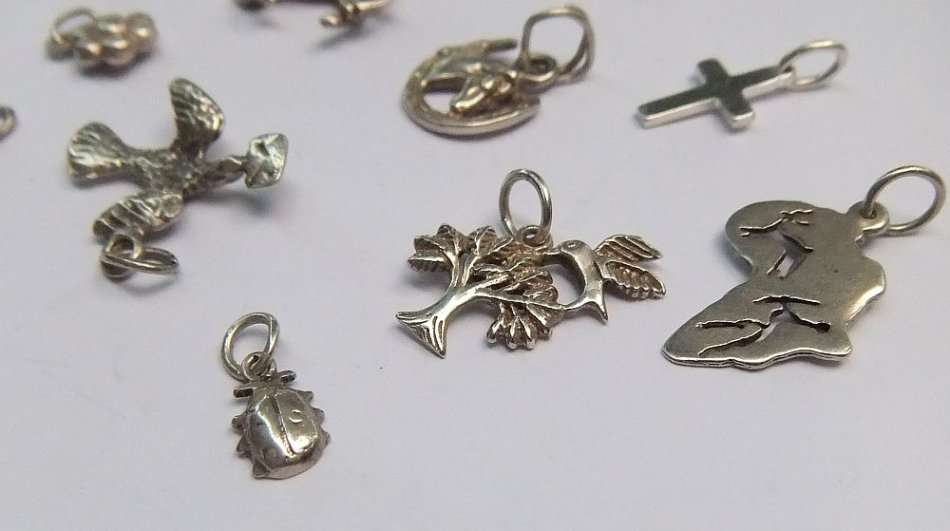 A FABULOUS JOB LOT OF 15 STERLING SILVER CHARMS / PENDANTS !! BID FOR THE LOT !! SCORE !!