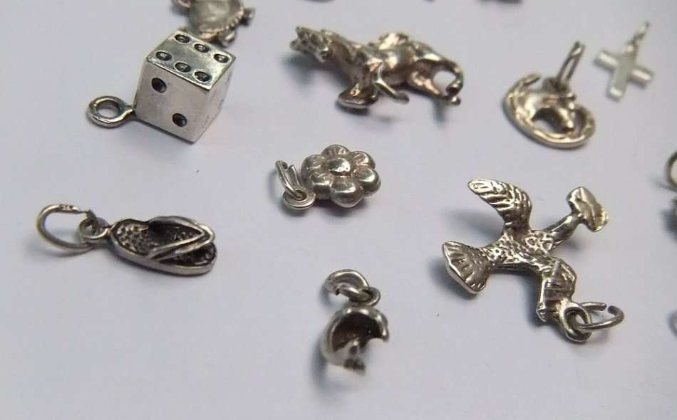 A FABULOUS JOB LOT OF 15 STERLING SILVER CHARMS / PENDANTS !! BID FOR THE LOT !! SCORE !!