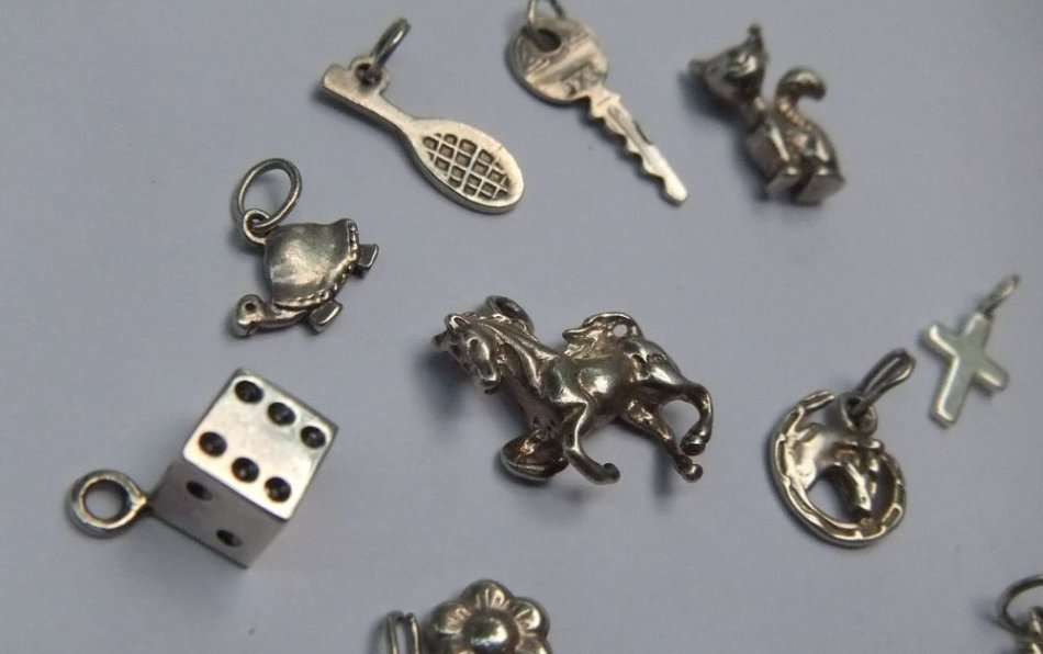 A FABULOUS JOB LOT OF 15 STERLING SILVER CHARMS / PENDANTS !! BID FOR THE LOT !! SCORE !!
