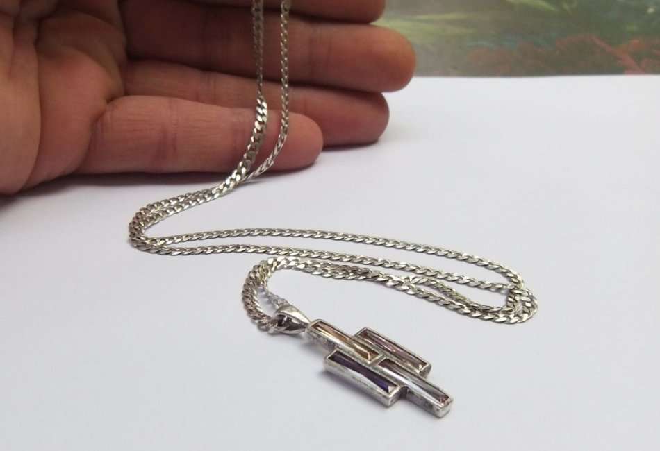 A GORGEOUS FACETED STONE SET STERLING SILVER PENDANT WITH A QUALITY STERLING SILVER NECKLACE !! WOW