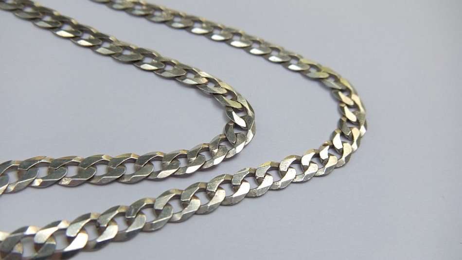 COOL !! A GREAT QUALITY 51 CM SOLID STERLING SILVER NECKLACE WITH SLIGHTLY OVERSIZED CLASP !! WOW !!