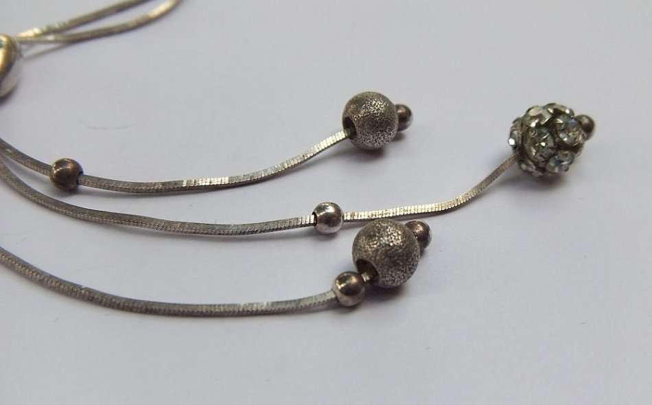 WOW !! A STUNNING AND STYLISH STERLING SILVER NECKLACE WITH 3 DECORATED TASSELS !! TAKE A LOOK !!