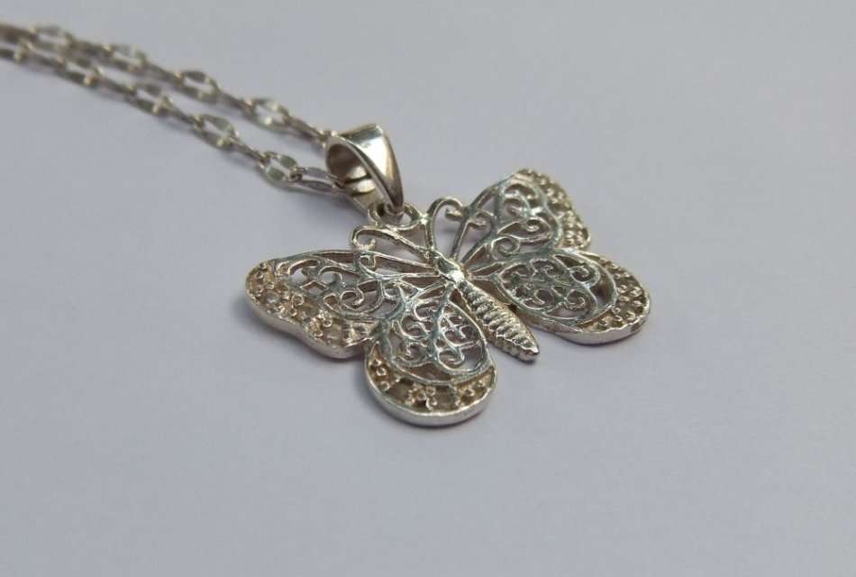 A CLASSY FILIGREE LOOK STERLING SILVER BUTTERFLY PENDANT WITH A UNIQUE STERLING SILVER NECKLACE !!