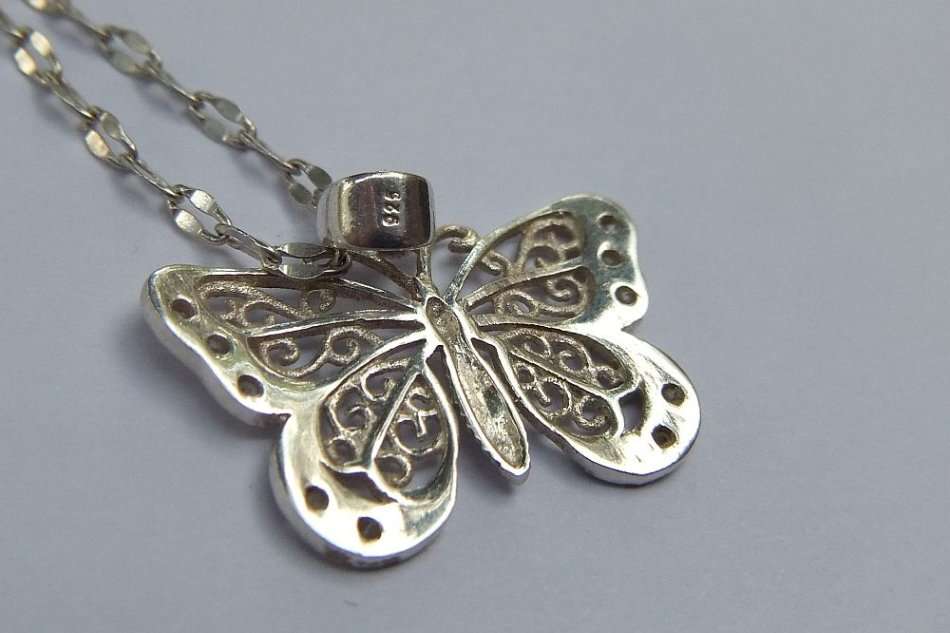 A CLASSY FILIGREE LOOK STERLING SILVER BUTTERFLY PENDANT WITH A UNIQUE STERLING SILVER NECKLACE !!
