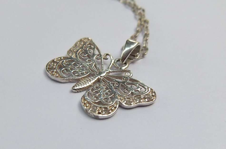 A CLASSY FILIGREE LOOK STERLING SILVER BUTTERFLY PENDANT WITH A UNIQUE STERLING SILVER NECKLACE !!