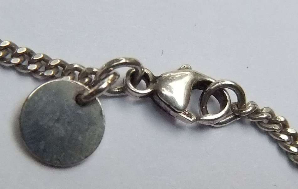 A GREAT QUALITY DESIGNER STERLING SILVER NECKLACE WITH A STERLING SILVER HINGED HAND PENDANT !! WOW