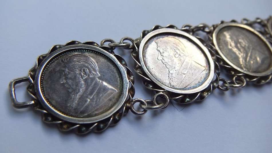 A SUPER RARE OLD SOLID STERLING SILVER " PAUL KRUGER " Z.A.R COIN BRACELET IN EXCELLENT CONDITION