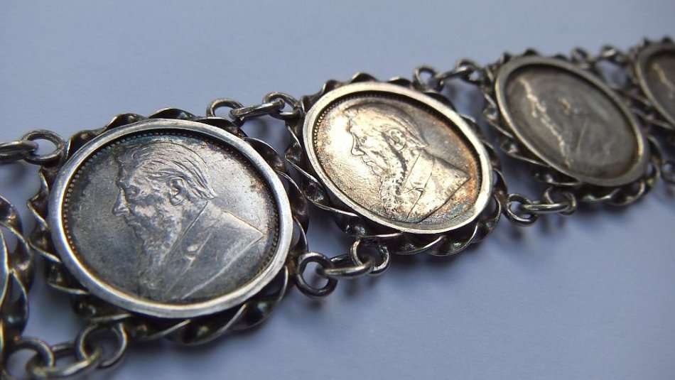 A SUPER RARE OLD SOLID STERLING SILVER " PAUL KRUGER " Z.A.R COIN BRACELET IN EXCELLENT CONDITION