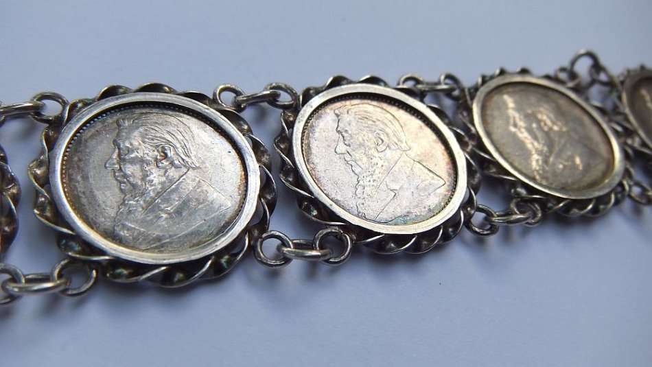 A SUPER RARE OLD SOLID STERLING SILVER " PAUL KRUGER " Z.A.R COIN BRACELET IN EXCELLENT CONDITION