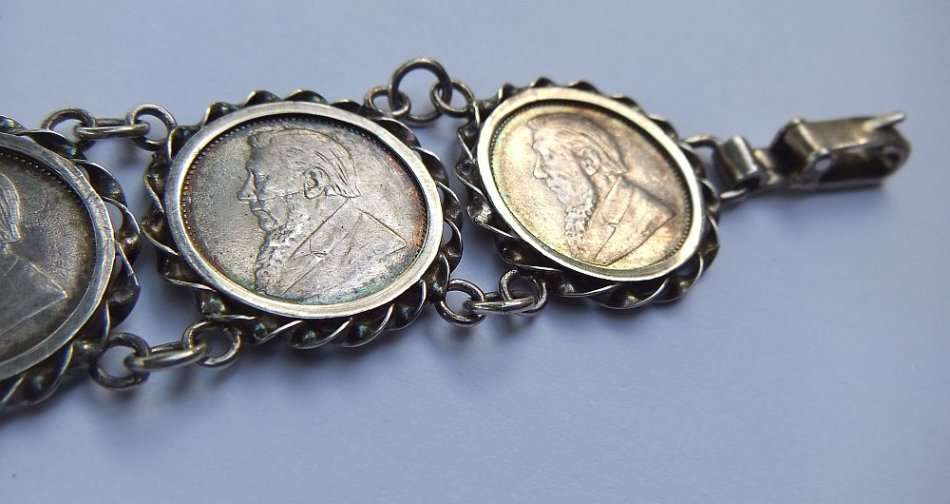 A SUPER RARE OLD SOLID STERLING SILVER " PAUL KRUGER " Z.A.R COIN BRACELET IN EXCELLENT CONDITION