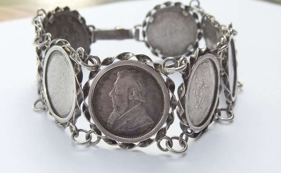 A SUPER RARE OLD SOLID STERLING SILVER " PAUL KRUGER " Z.A.R COIN BRACELET IN EXCELLENT CONDITION