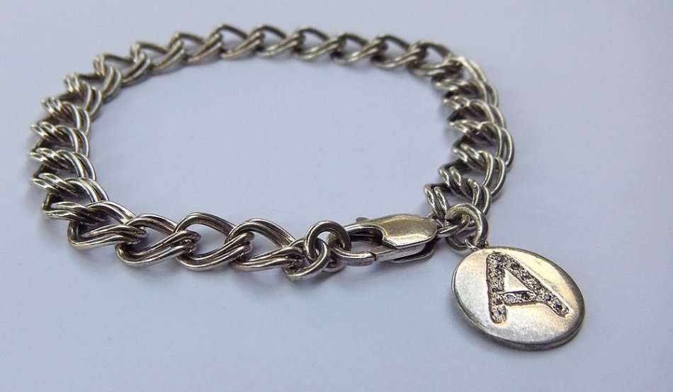 A TOP QUALITY STERLING SILVER BRACELET WITH LETTER ""A"" INITIAL DISC - STAMPED AND TESTED