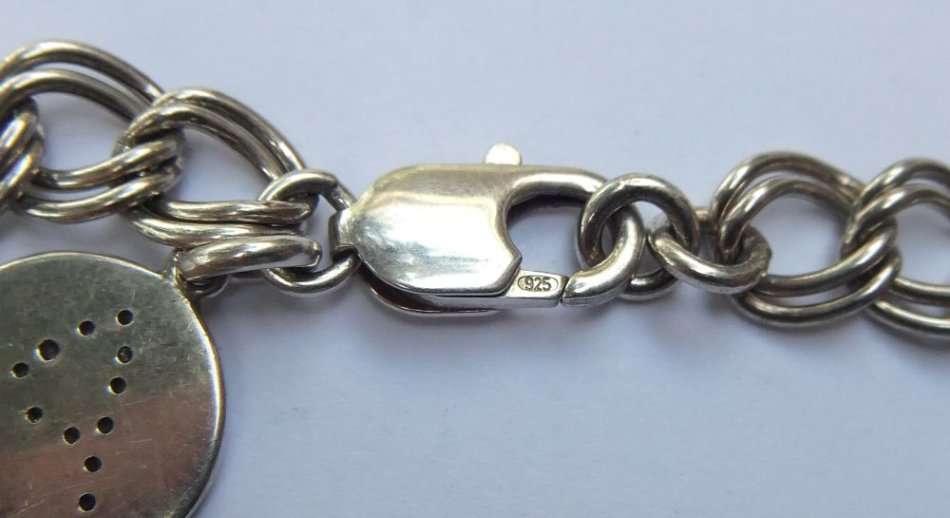 A TOP QUALITY STERLING SILVER BRACELET WITH LETTER ""A"" INITIAL DISC - STAMPED AND TESTED