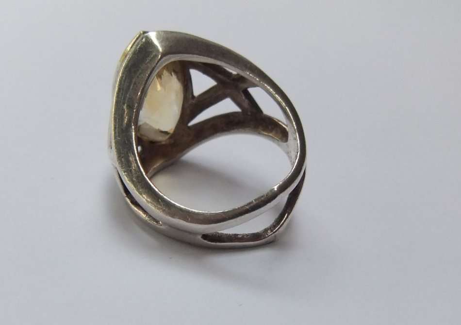 A UNIQUE SOLID STERLING SILVER RING SET WITH A LARGE FACETED STONE - POSSIBLY CITRINE - STAMPED !!