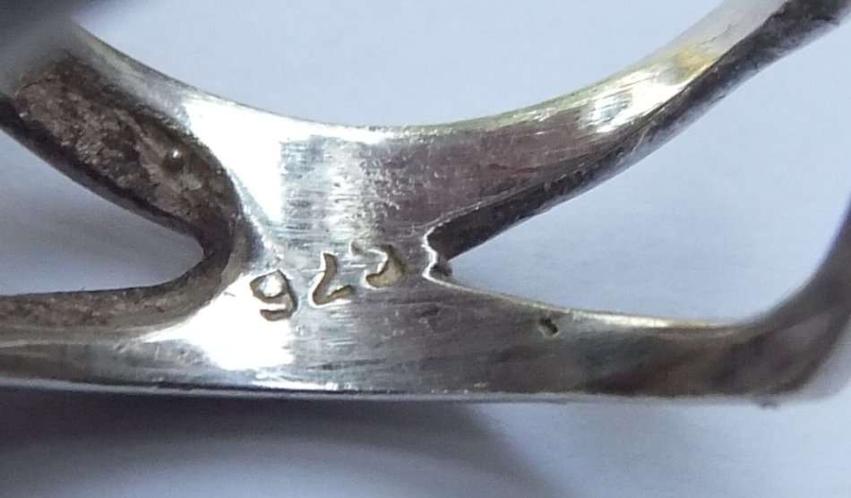 A UNIQUE SOLID STERLING SILVER RING SET WITH A LARGE FACETED STONE - POSSIBLY CITRINE - STAMPED !!