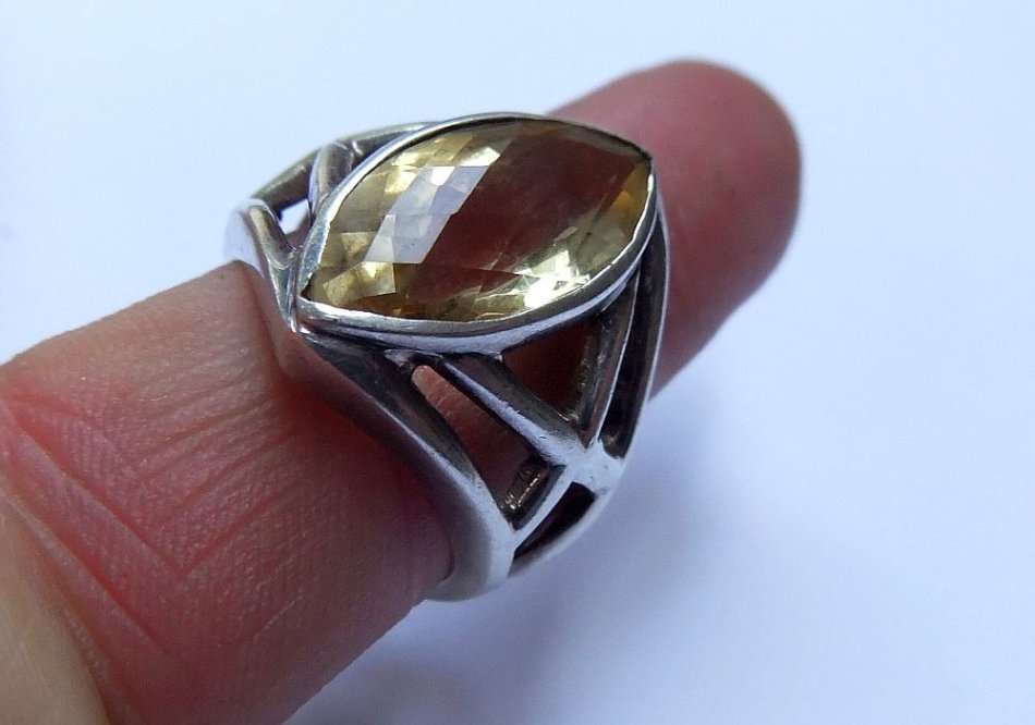 A UNIQUE SOLID STERLING SILVER RING SET WITH A LARGE FACETED STONE - POSSIBLY CITRINE - STAMPED !!