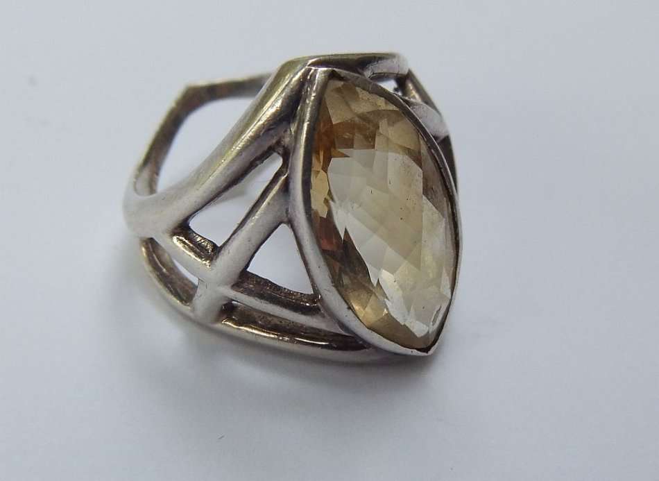 A UNIQUE SOLID STERLING SILVER RING SET WITH A LARGE FACETED STONE - POSSIBLY CITRINE - STAMPED !!