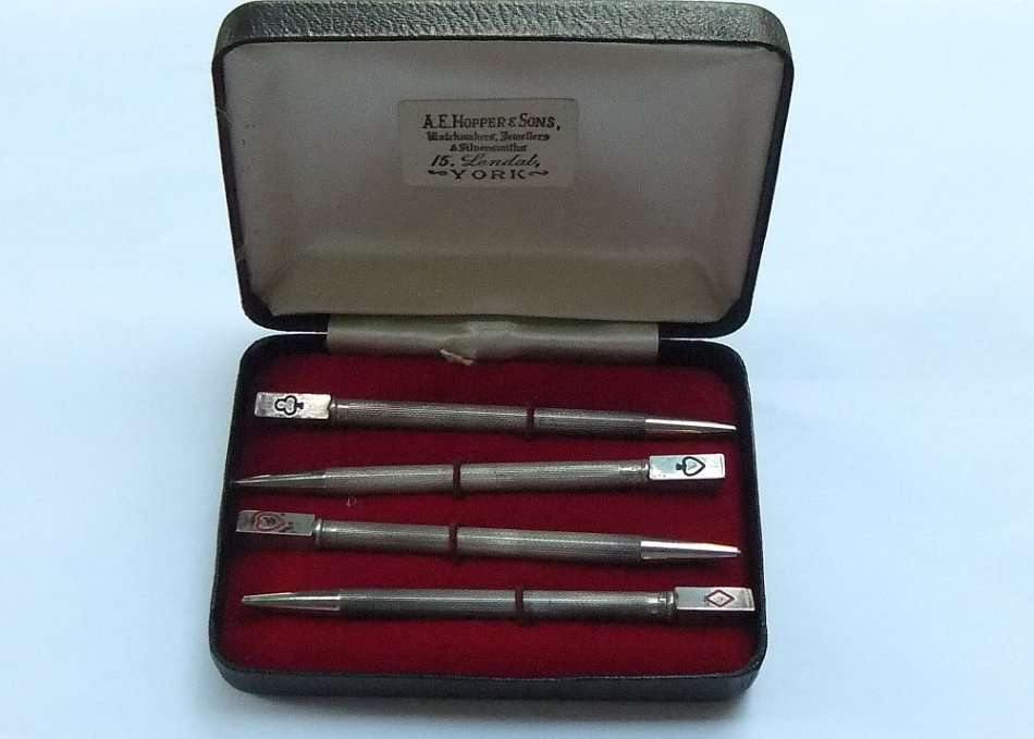 A VINTAGE BOXED SET OF 4 STERLING SILVER RETRACTABLE PENCILS MADE FOR PLAYING BRIDGE - ORIGINAL BOX