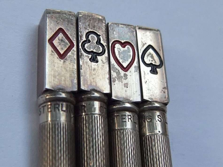A VINTAGE BOXED SET OF 4 STERLING SILVER RETRACTABLE PENCILS MADE FOR PLAYING BRIDGE - ORIGINAL BOX