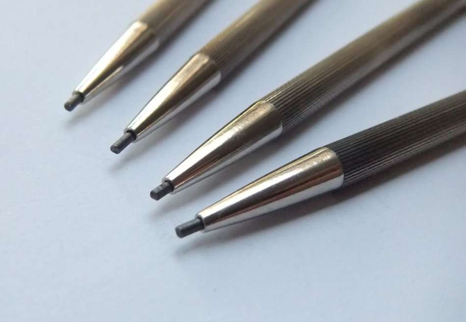 A VINTAGE BOXED SET OF 4 STERLING SILVER RETRACTABLE PENCILS MADE FOR PLAYING BRIDGE - ORIGINAL BOX