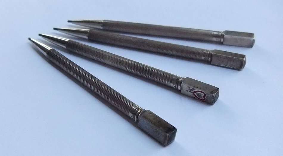 A VINTAGE BOXED SET OF 4 STERLING SILVER RETRACTABLE PENCILS MADE FOR PLAYING BRIDGE - ORIGINAL BOX