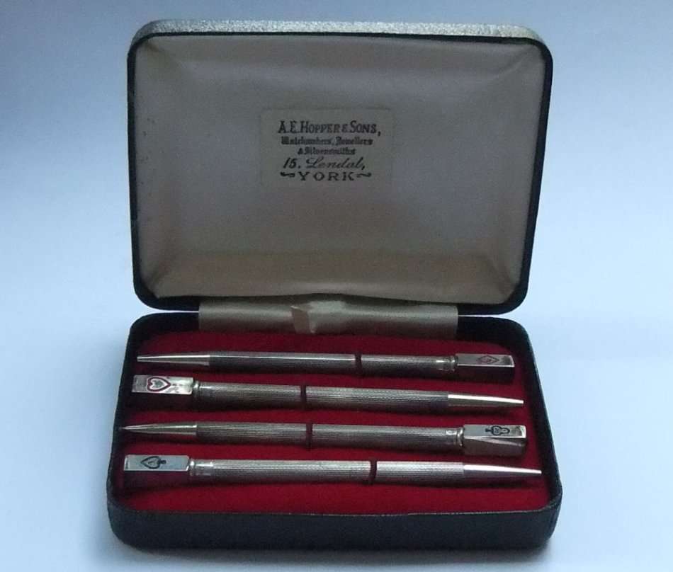 A VINTAGE BOXED SET OF 4 STERLING SILVER RETRACTABLE PENCILS MADE FOR PLAYING BRIDGE - ORIGINAL BOX