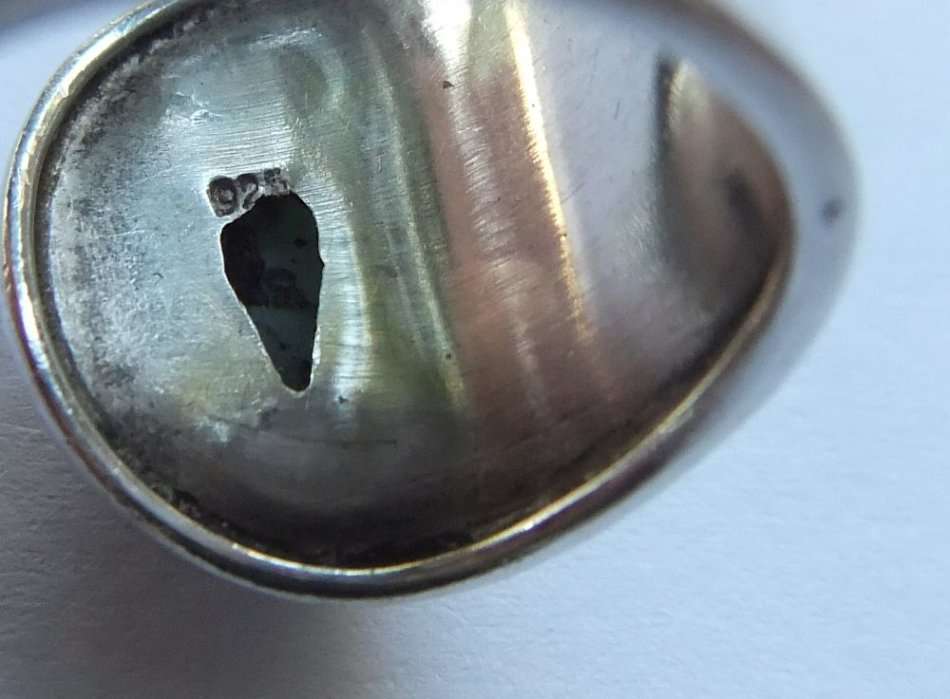 A SOLID STERLING SILVER WRAP AROUND RING SET WITH CHALCEDONY STONE - STAMPED AND TESTED