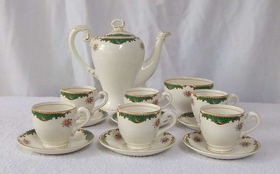 A VINTAGE PORCELAIN ESPRESSO SET BY MYOTT ENGLAND IN GREAT CONDITION